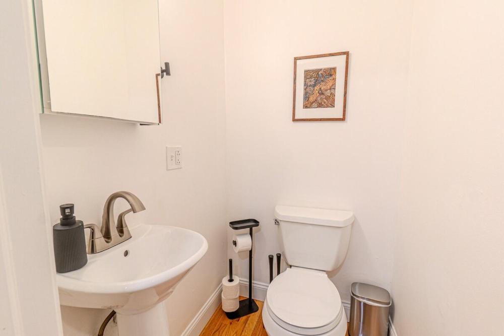 4BDR Near Tufts-10min-Walk to Subway-Free Parking